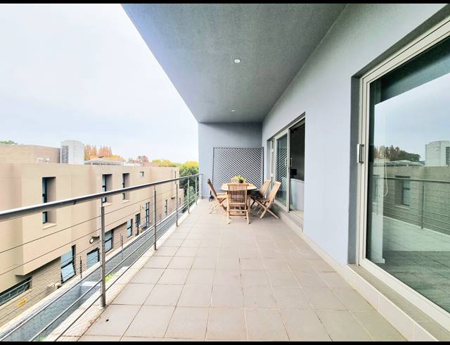 3 BEDROOM APARTMENT TO LET IN OAKLANDS